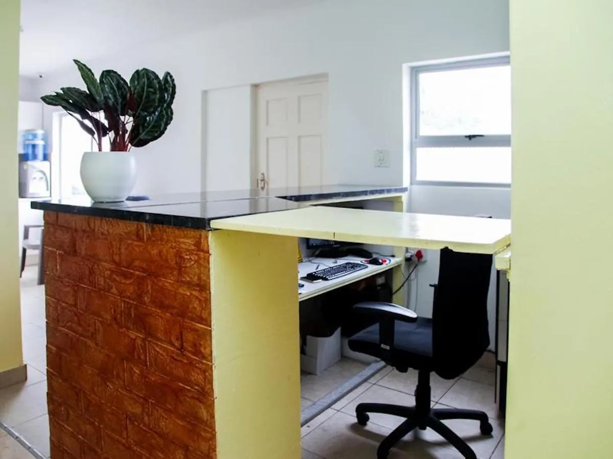 Room In Guest Room - Annex Lodge Ndabeni Κέιπ Τάουν Νότια Αφρική